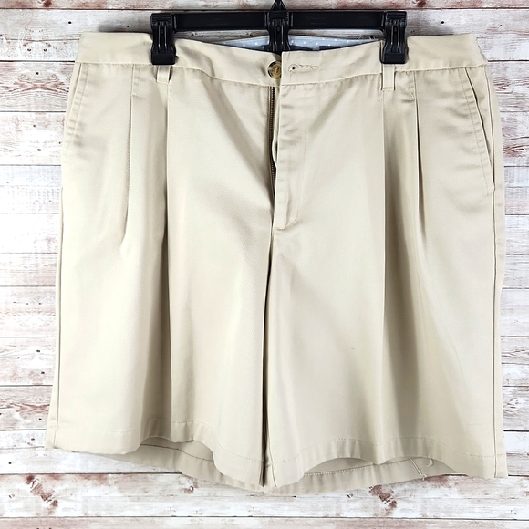 Liz Claiborne, Women's Khaki shorts, length 20 1/2 ", great condition, Sz 18W - Picture 2 of 7